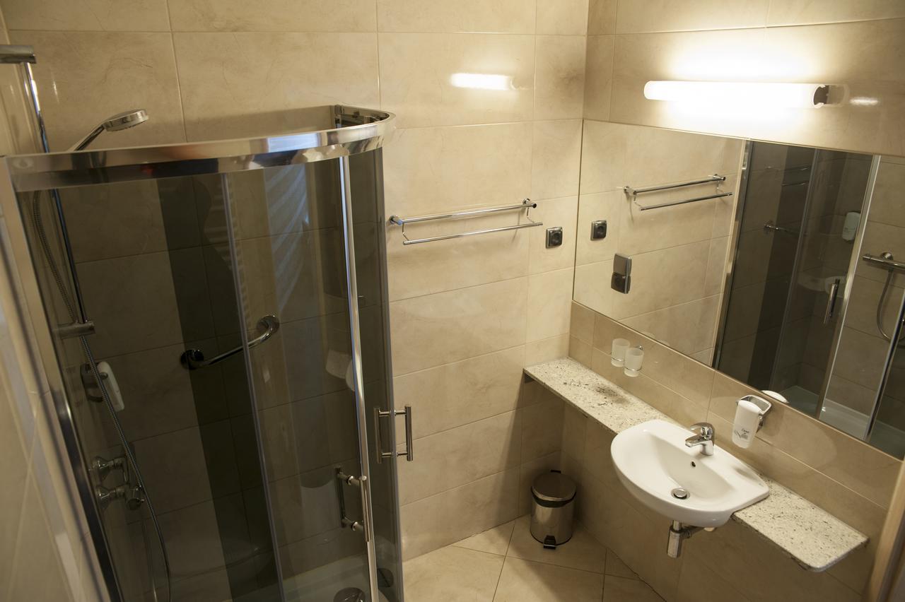 Hotel Pod Szyszkami Kozmin Kültér fotó