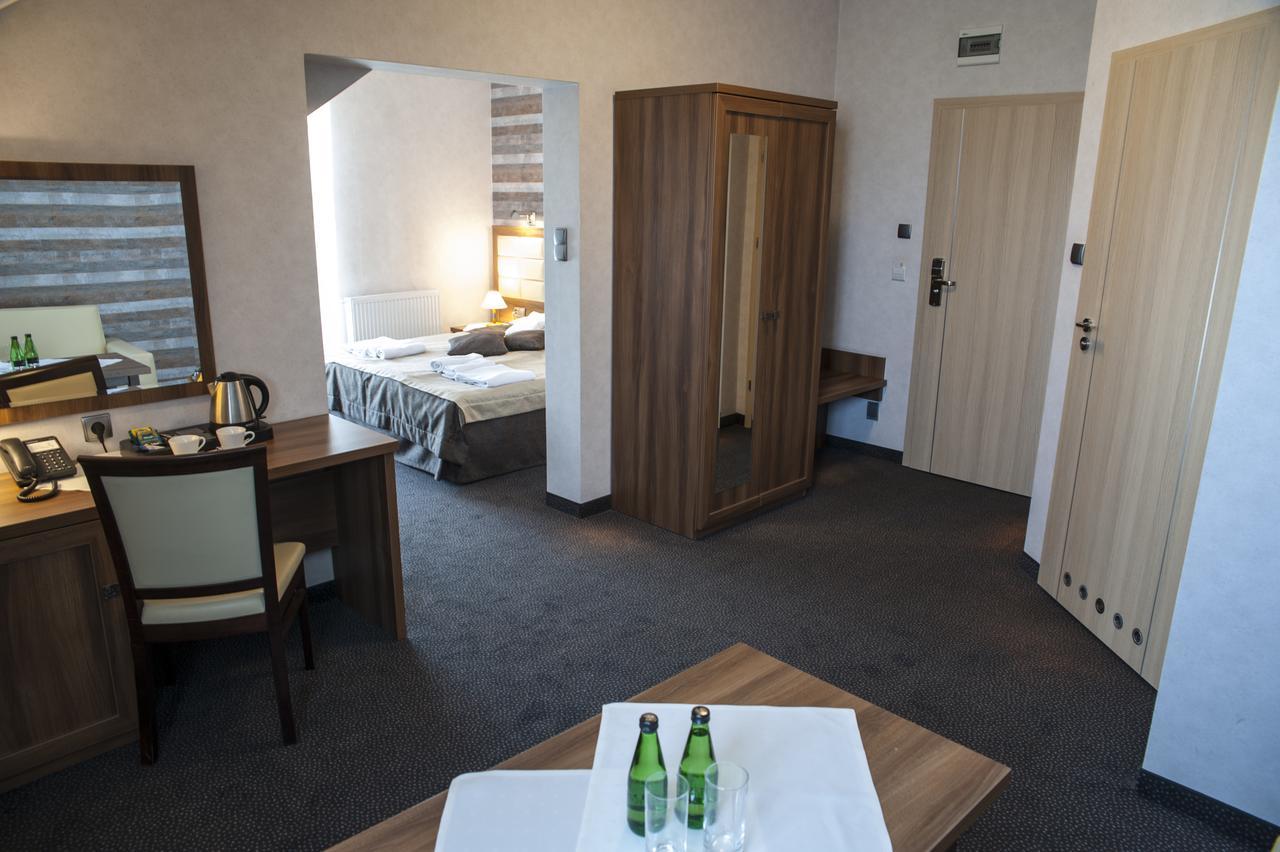 Hotel Pod Szyszkami Kozmin Kültér fotó