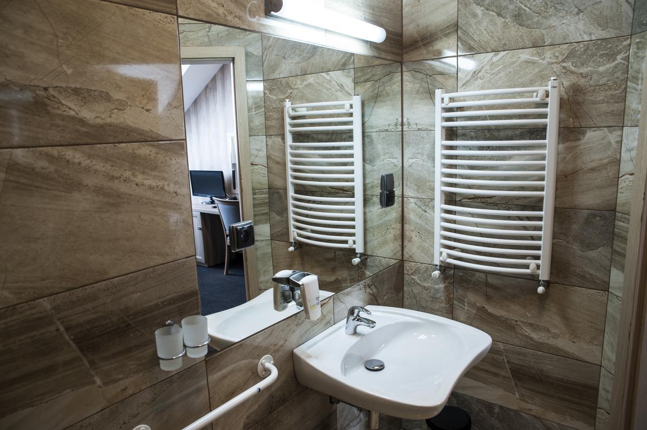 Hotel Pod Szyszkami Kozmin Kültér fotó
