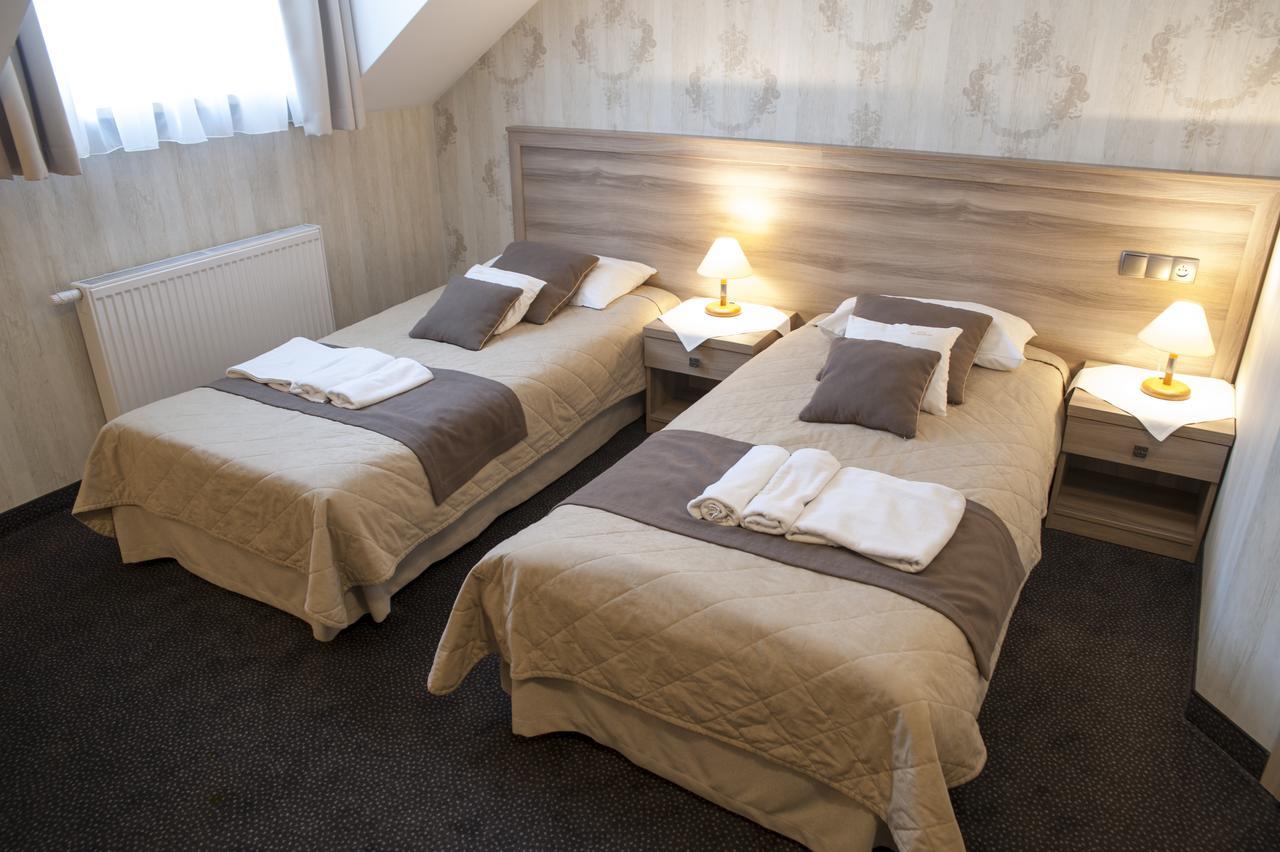 Hotel Pod Szyszkami Kozmin Kültér fotó