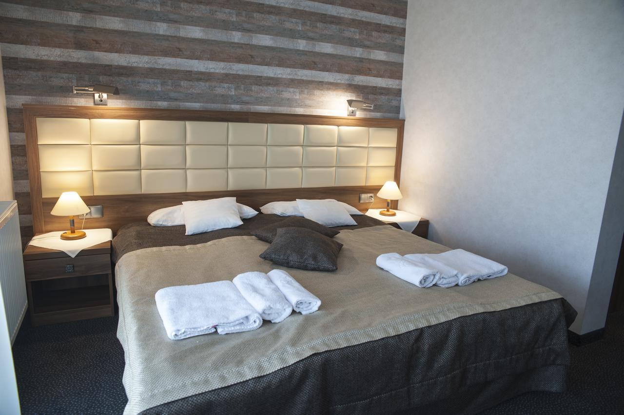 Hotel Pod Szyszkami Kozmin Kültér fotó