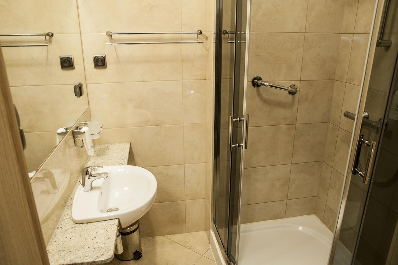 Hotel Pod Szyszkami Kozmin Kültér fotó