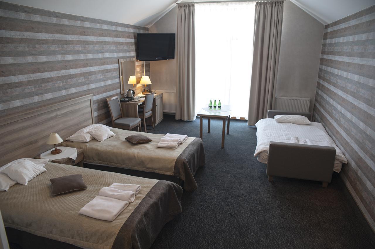 Hotel Pod Szyszkami Kozmin Kültér fotó
