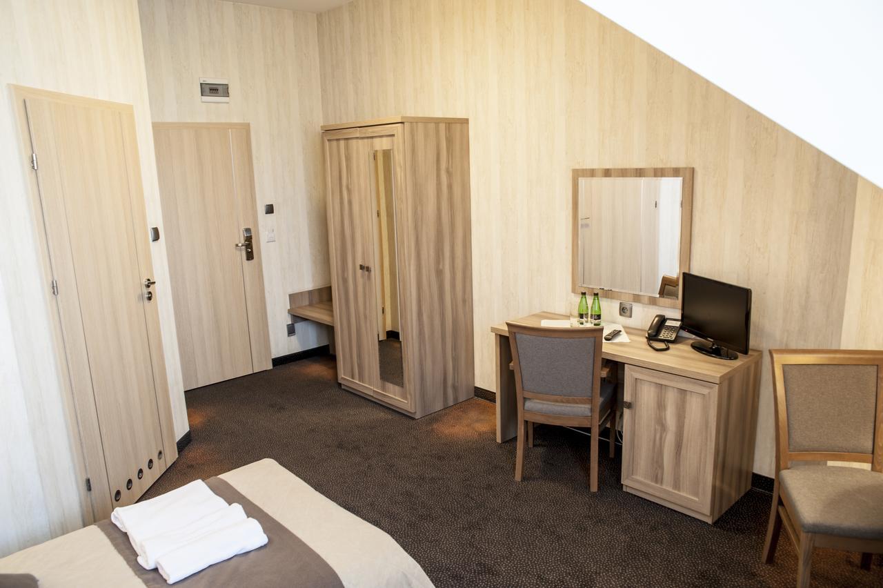 Hotel Pod Szyszkami Kozmin Kültér fotó